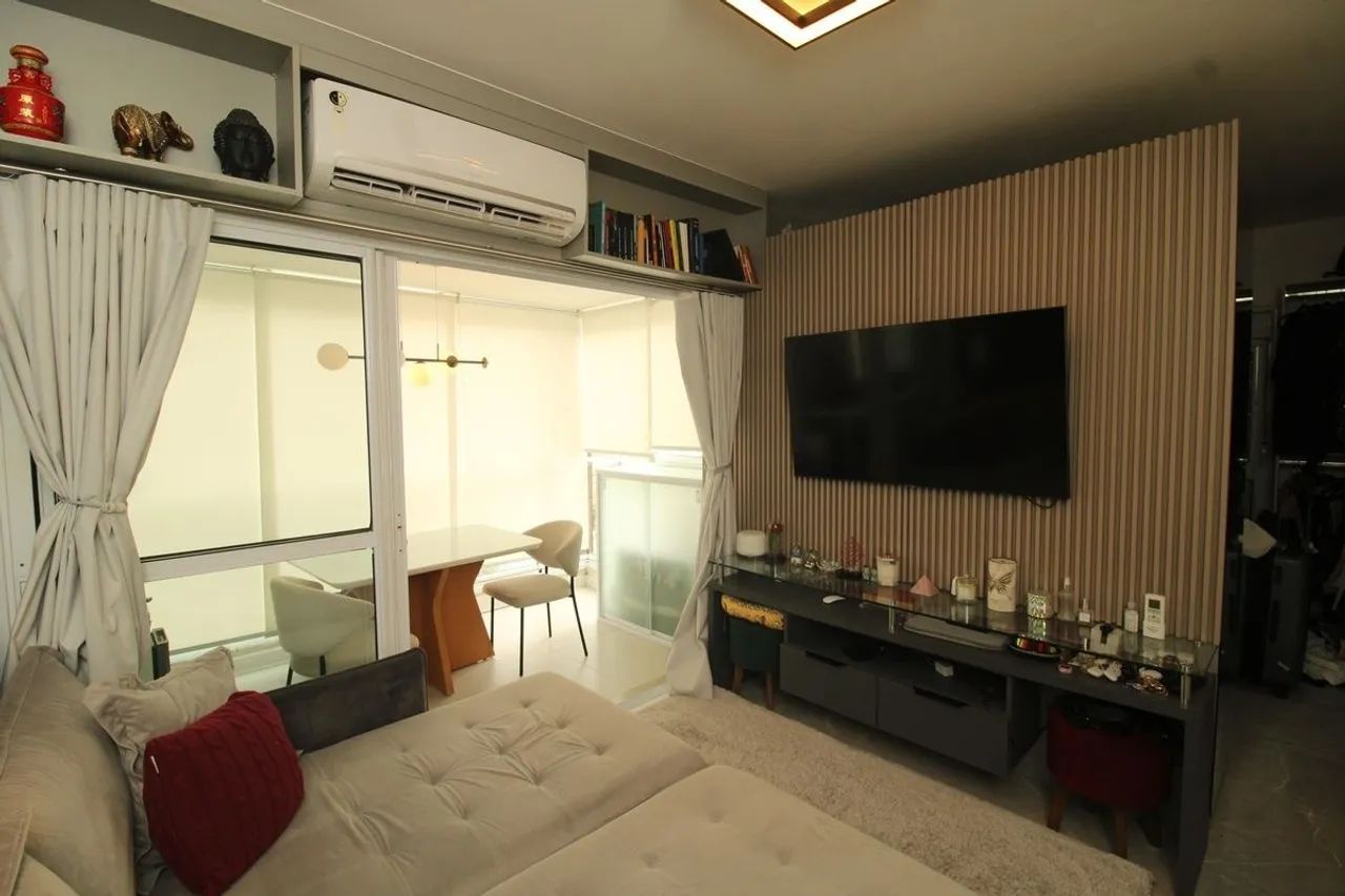 A perspectiva do décimo quarto andar molda a luz e o silêncio neste topo da Vila Mariana