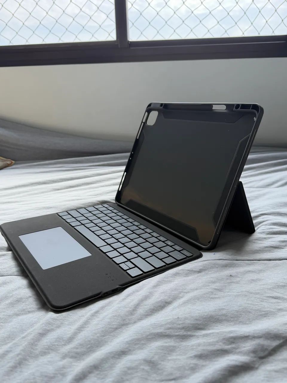 Capa com Teclado para iPad Air 13