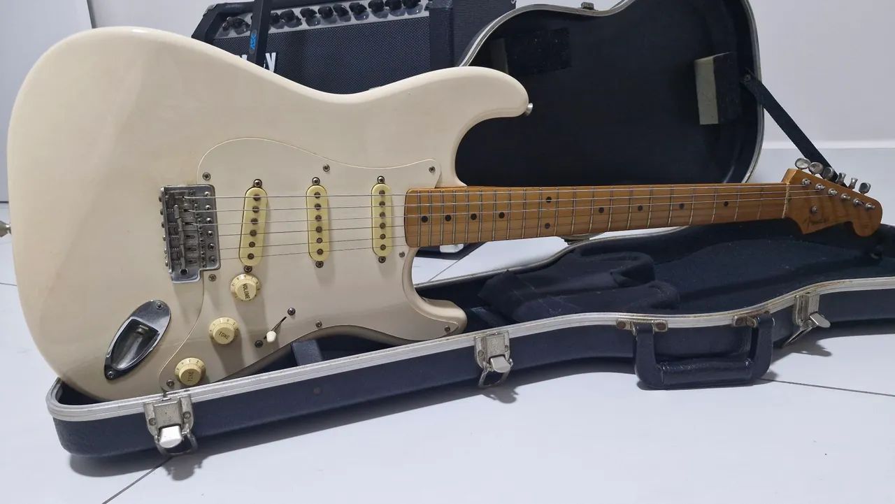 Fender Stratocaster Crafted in Japan  - Foto 4
