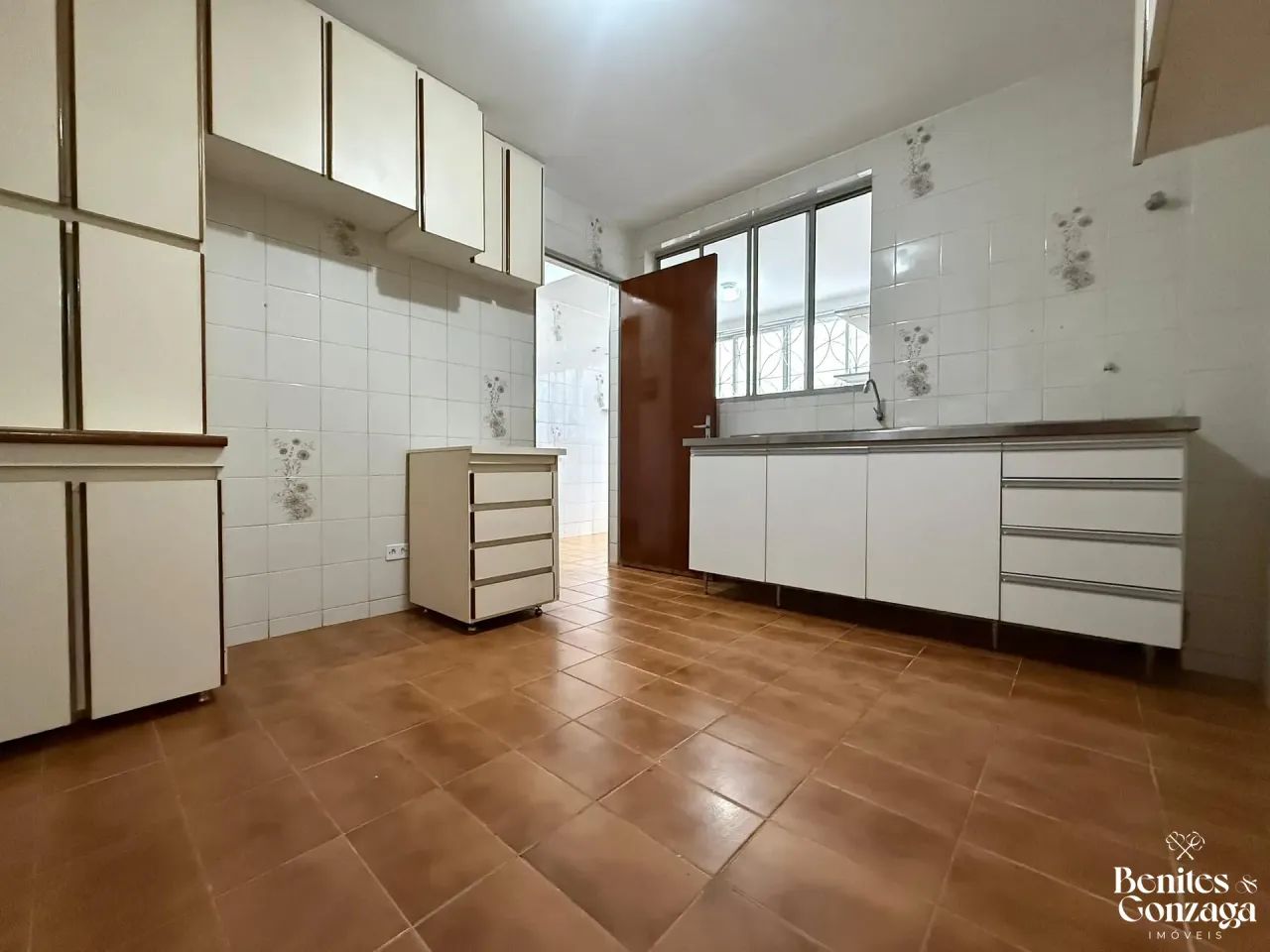 Locação - Apartamento com 2 suítes mais 1 quarto no Edifício Caraíbas, Zona 07, Maringá, P - Foto 3