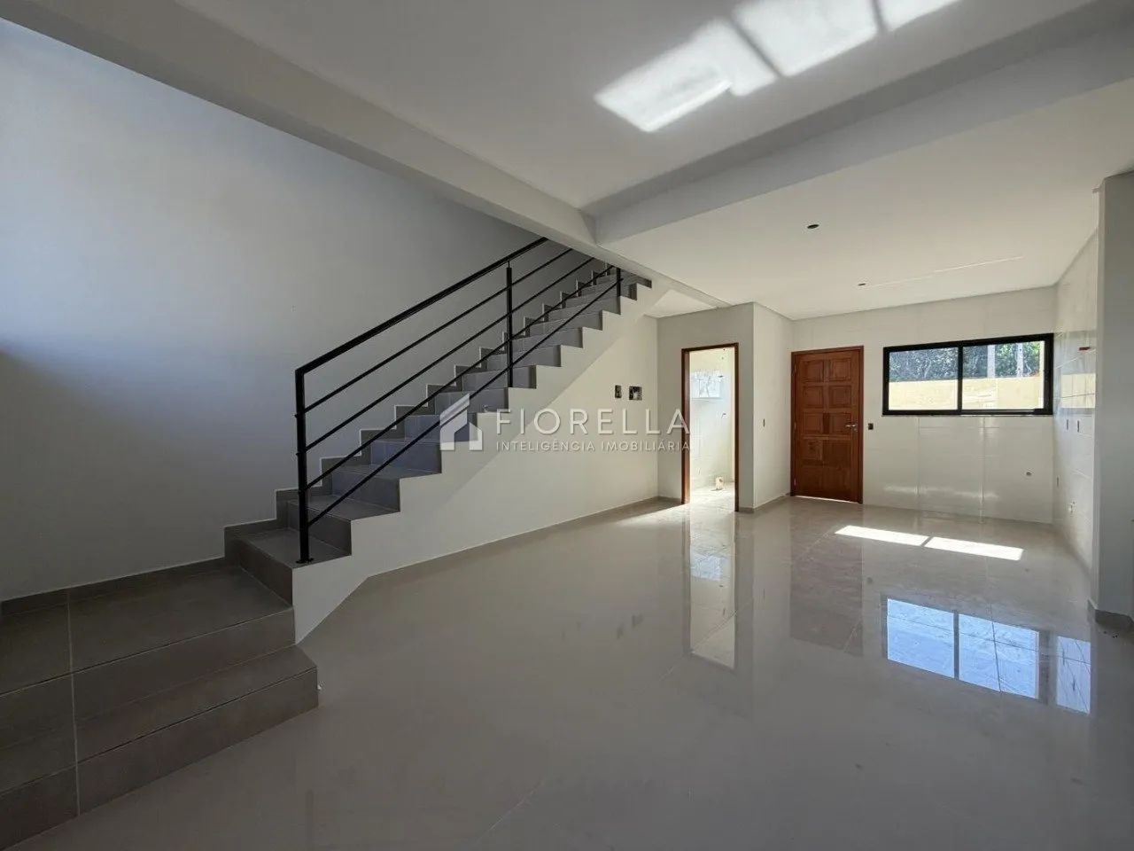 Sobrado com 02 suítes no Novo Horizonte, São José/SC - Foto 2