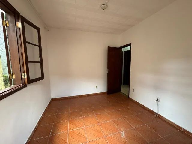 Alugo casa em Correas com 2 quartos - perto da praça  - Foto 3