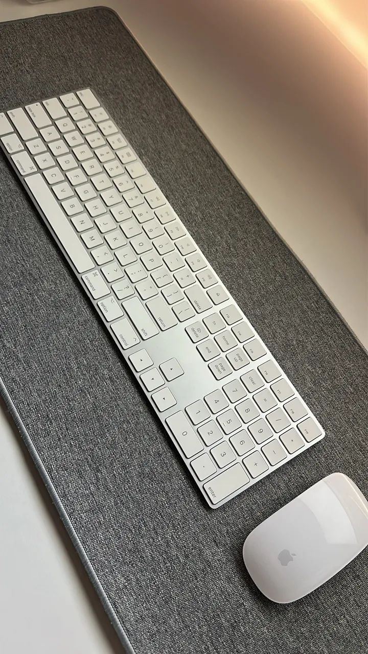 Apple Magic Keyboard - Periféricos e Acessórios de Computador