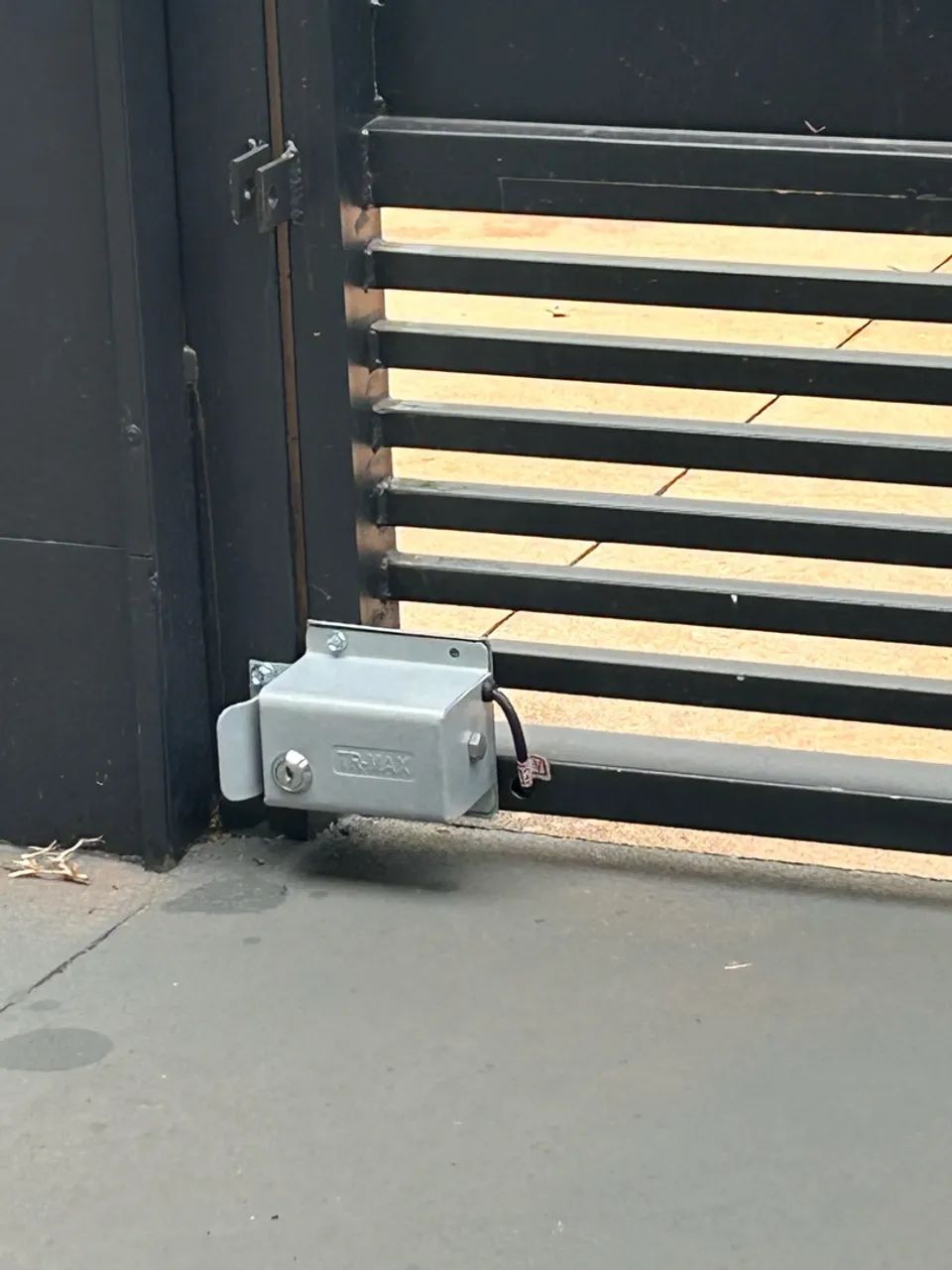 Trava elétrica para portão  - Foto 5