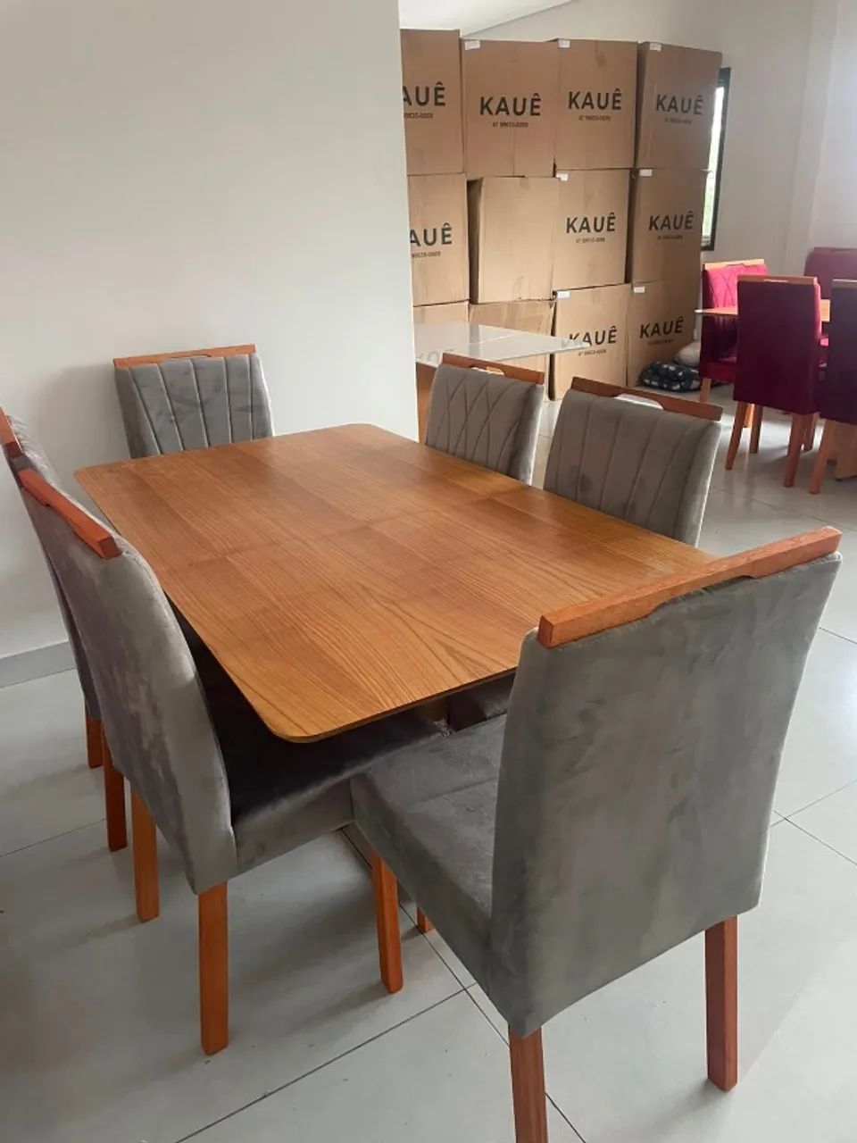 MESA DE JANTAR COM 6 CADEIRAS (ÚLTIMA PEÇA)