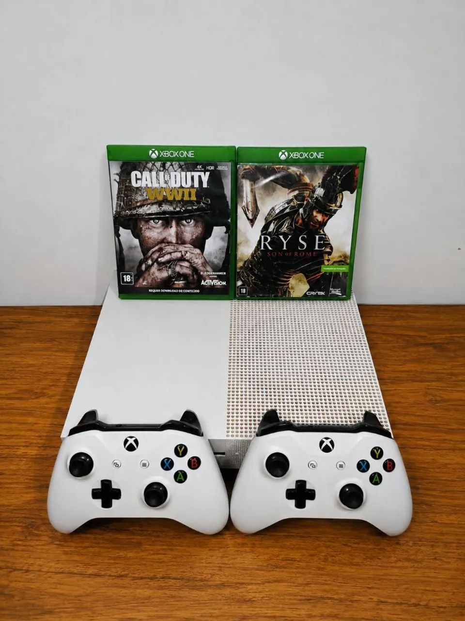 Xbox One S 1Tb com 2 Controles e 2 Jogos - Foto 3