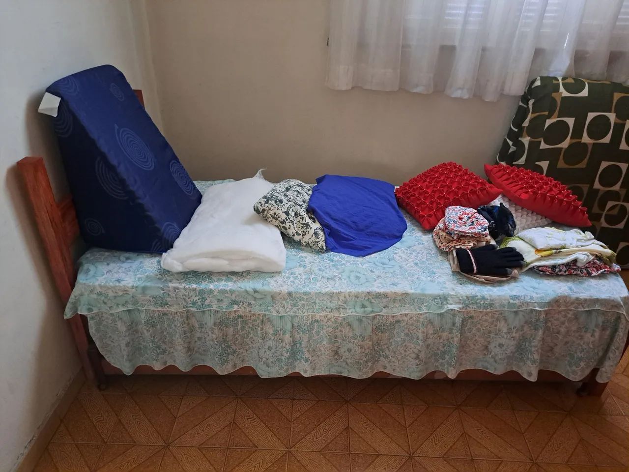 Armário dúplex, cama de solteiro e estante - Foto 5