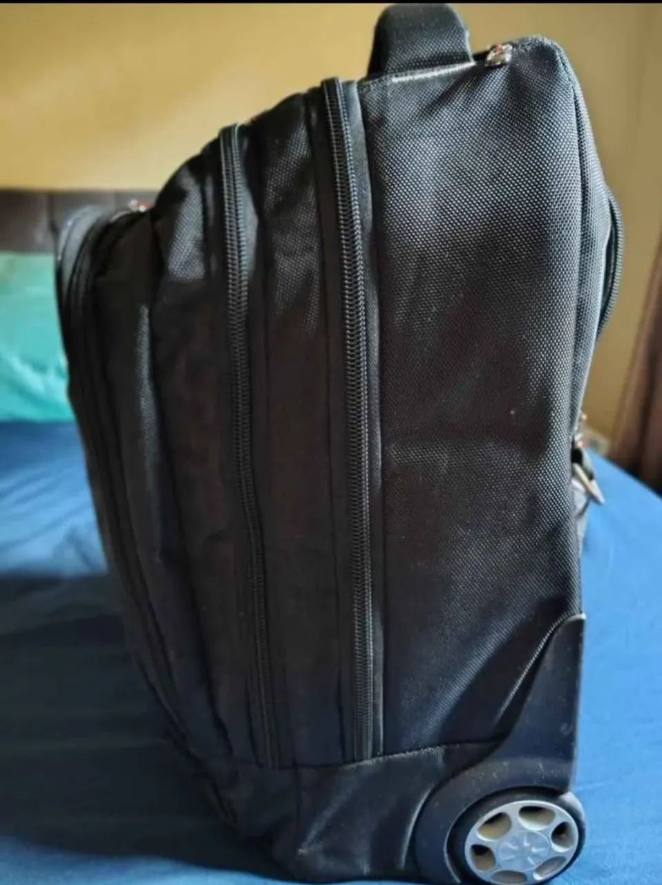 Mochila Executiva com rodinhas (SEMI NOVA)  - Foto 3