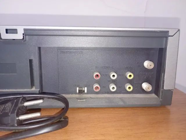 Vende-se vídeo cassete - Com controle - Foto 3
