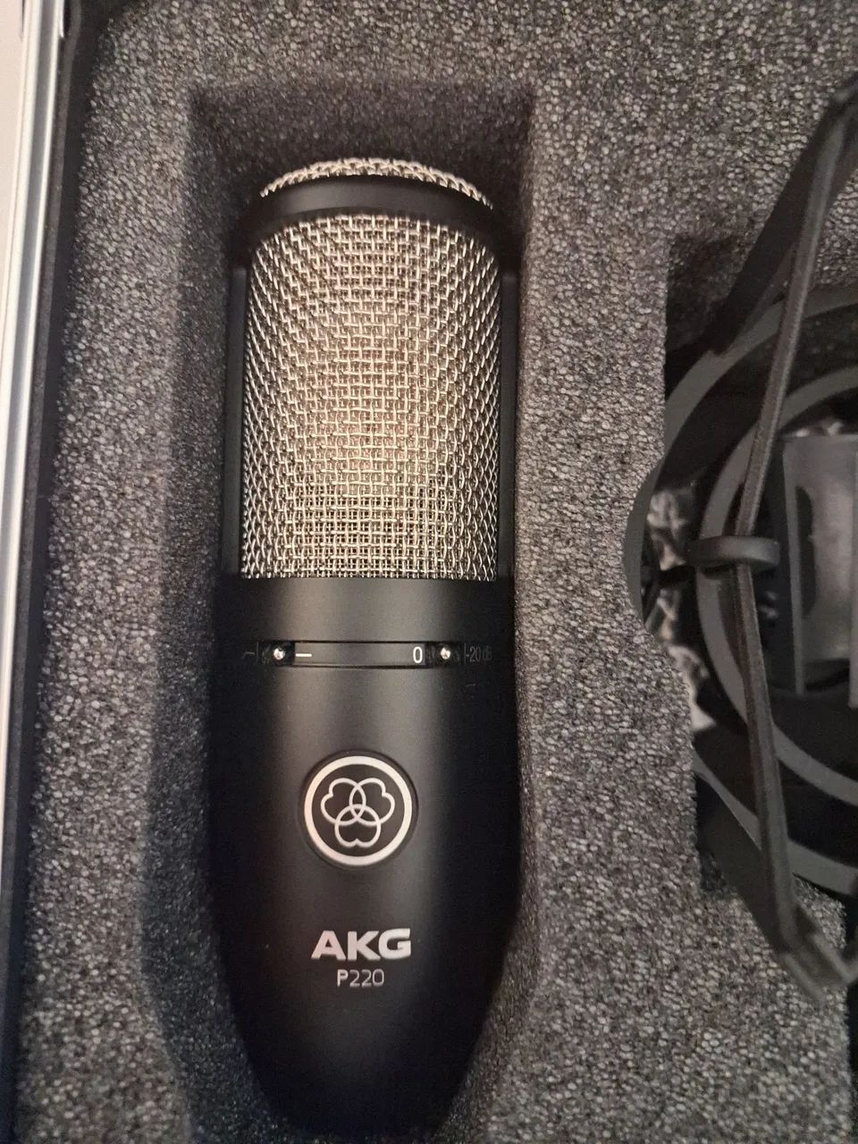 Microfone AKG P220 - Foto 4