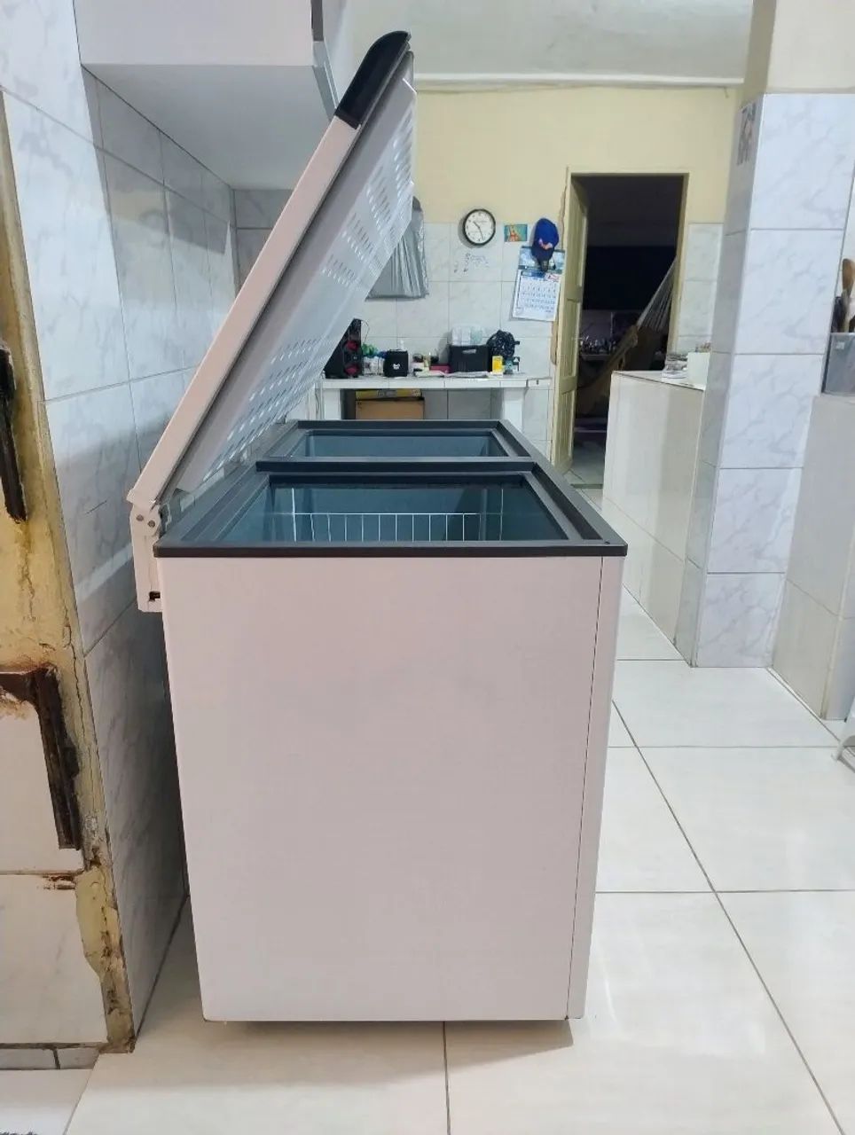 Freezer semi novo funcionando perfeitamente - Geladeiras e