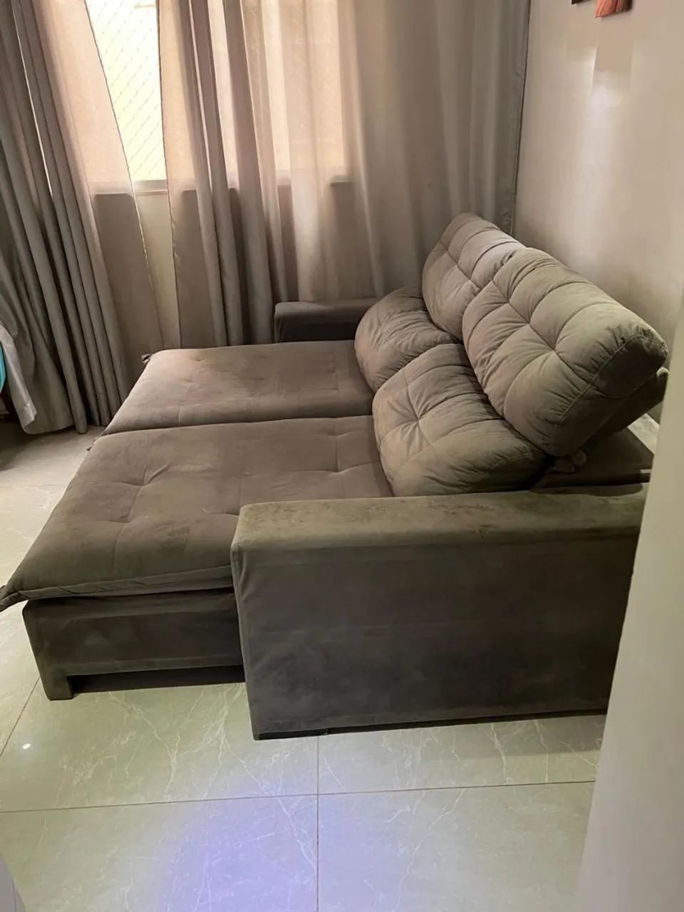 Vendo um sofá retrátil,  medida 2,10 (assento  com a borracha interna rebentada).  - Foto 2
