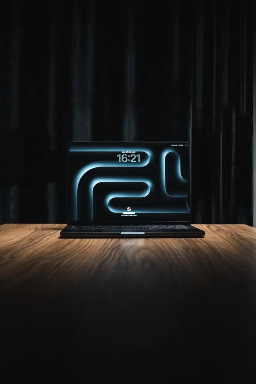  MacBook Pro M3 | 512 GB SSD 18 RAM 