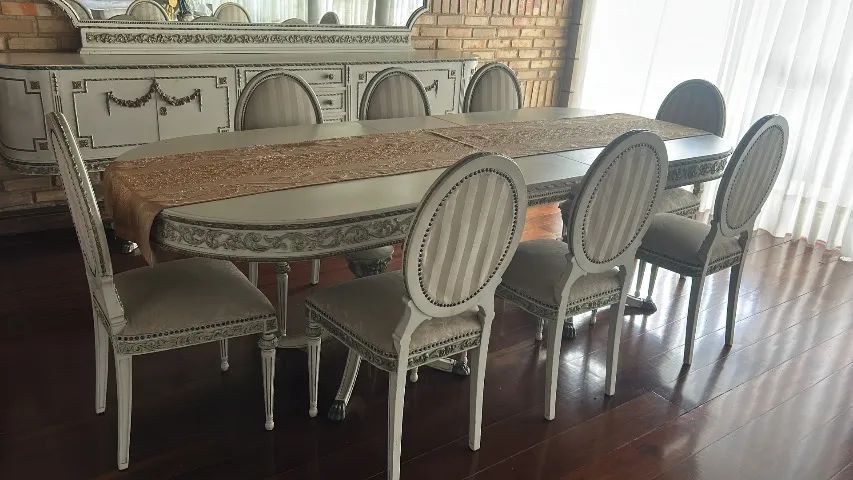 Mesa de jantar clássica 