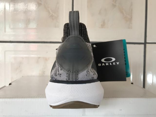 oakley stride tenis