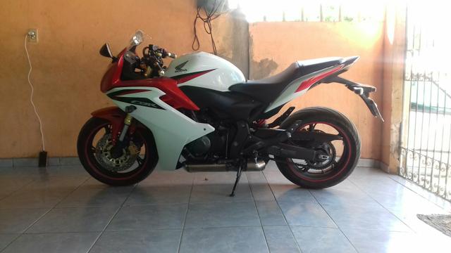 Vendo uma cbr 600 a mas nova do Brasil - Foto 2