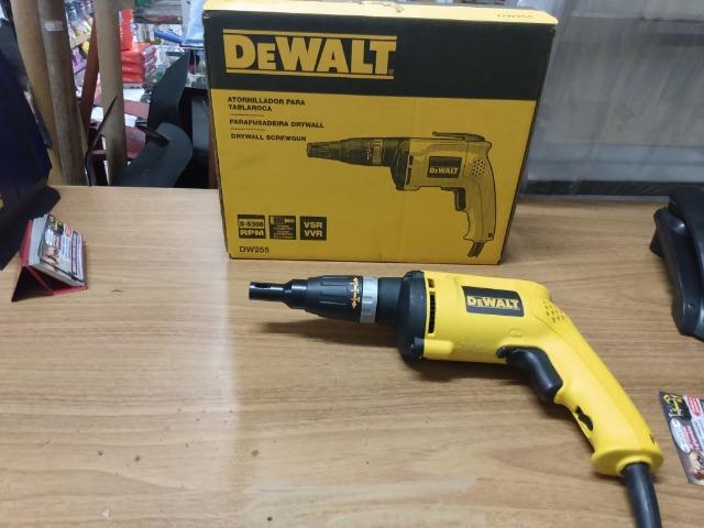 Parafusadeira drywall dewalt 540w R$550,00 a vista novo sem uso com garantia
