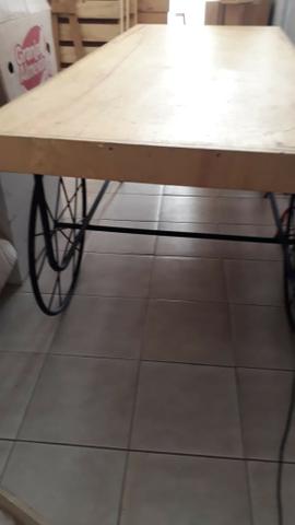 Carrinho de ferro com Mesa