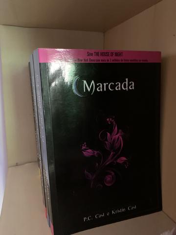LIVROS THE HOUSE OF NIGHT 10 livros - Foto 2