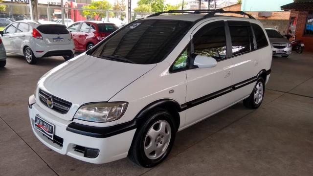 Chevrolet Zafira ZAFIRA 2.0 MPFI ELEGANCE 8V FLEX 4P MANUAL 4P
