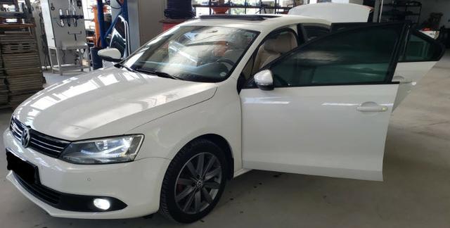Jetta 2.0 Automático 11/12 Comfortline Tiptronic interior caramelo com teto solar