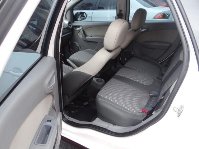 FIAT GRAND SIENA ESSENCE DUALOGIC 1.6 16V FLEX 2015 - Foto 12