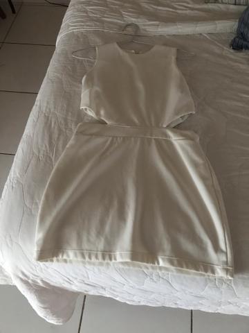 Vestidinho branco e blusa preta!!!!