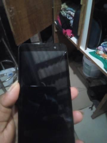 Vendo um celular Alcatel tela de cinco leia o anúncio