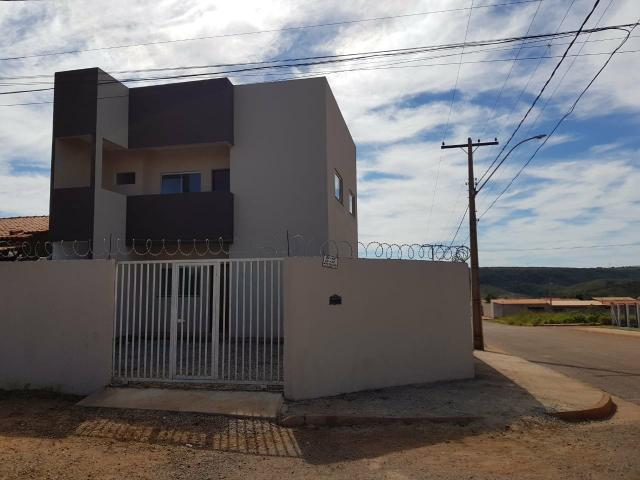 Apartamento 2 Qts, Sala, Cozinha, Banheiro, Área de Serviço e Garagem