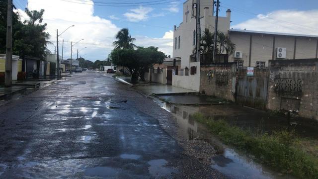 Vende se Casa no 31 de Março murada com 02 quartos a 50 metros Cap. Júlio Bezerra loteria