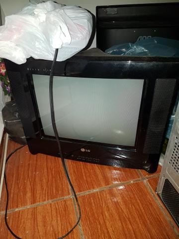 TV antiga com conversor