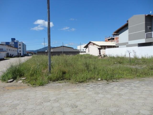 Terreno de esquina, com projeto aprovado para 09 aptos!!! Morretes Itapema