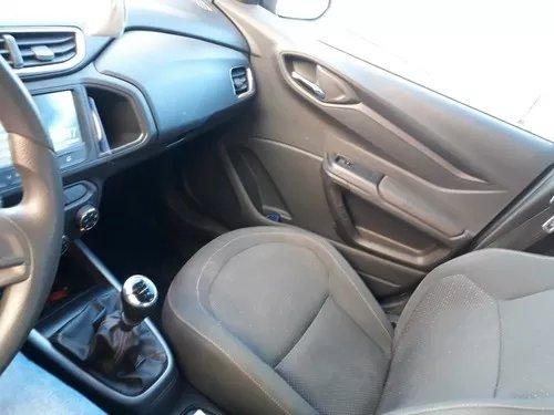 Carro Chevrolet onix - Foto 3