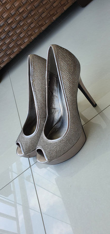 sapato peep toe prata