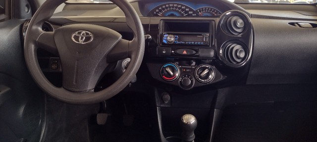 Toyota Etios Hatch X 1.3 Flex Cinza 2013/2014 - Foto 8