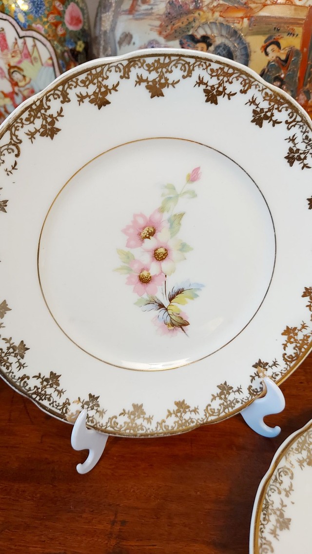 Par de pratos de sobremesa em porcelana Real. - Foto 4