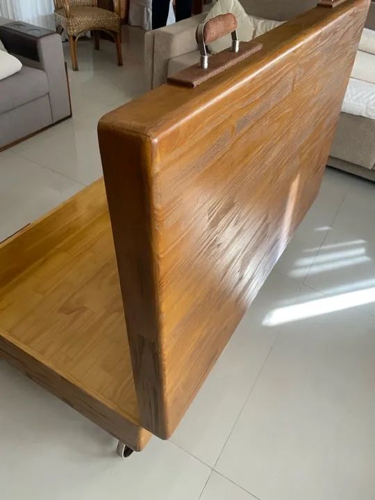 Mesa bau de centro com alça, baú e rodas em pinus tratado - Foto 4
