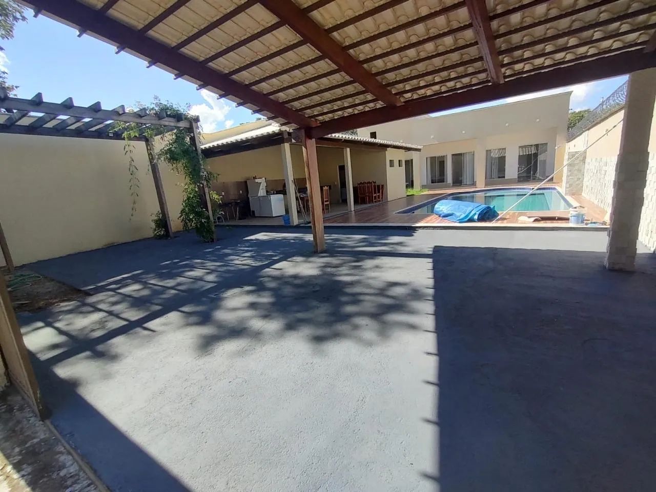 Alugo Casa com piscina e garagem coberta - Foto 4