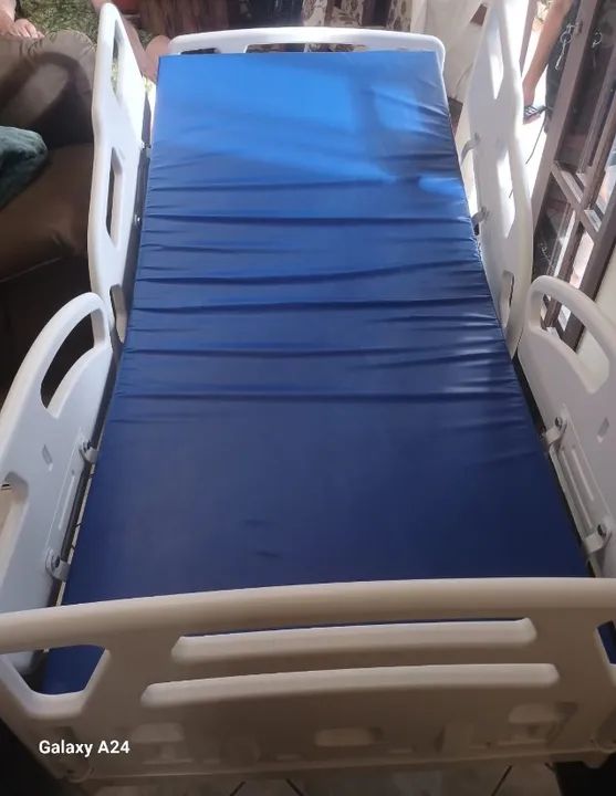 Cama Hospitalar Motorizada com Elevação do Leito, em perfeito estado! usada somente 4 dias - Foto 4