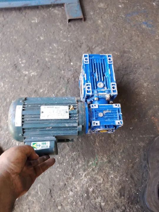 Vendo um motor redutor trifásico duplo 3/4 cv - Foto 2