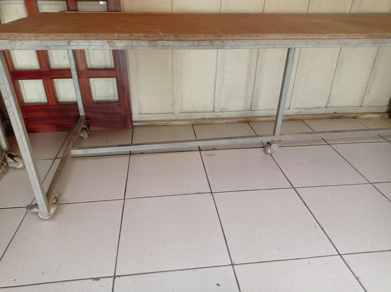 Mesas e carrinho para marcenaria 