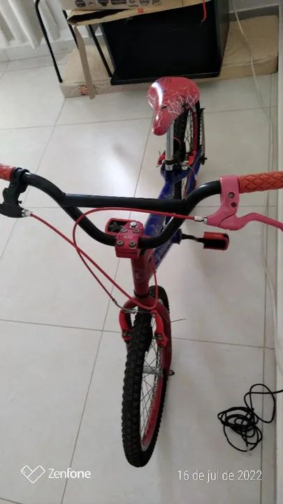 Bicicleta Infantil Homem-Aranha aro 20 - Foto 4