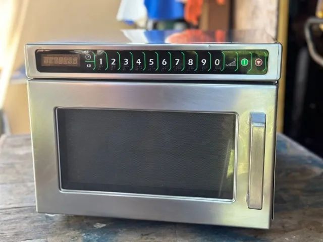 Forno microondas industrial 2100W Menumaster 