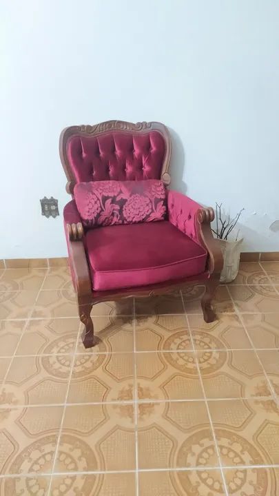 Poltrona de veludo vermelho, estilo clássico