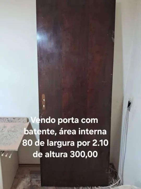Porta de Madeira com Batente e Guarnições
