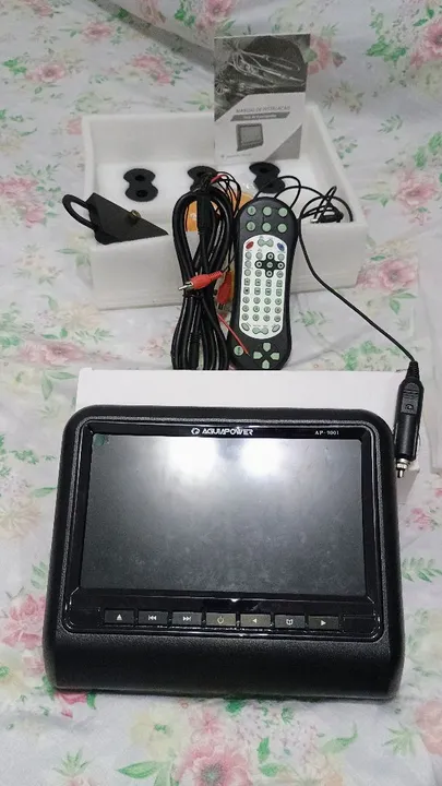 Tela de encosto com DVD para carro 9" para criança usado mas conservado. R$ 250,00