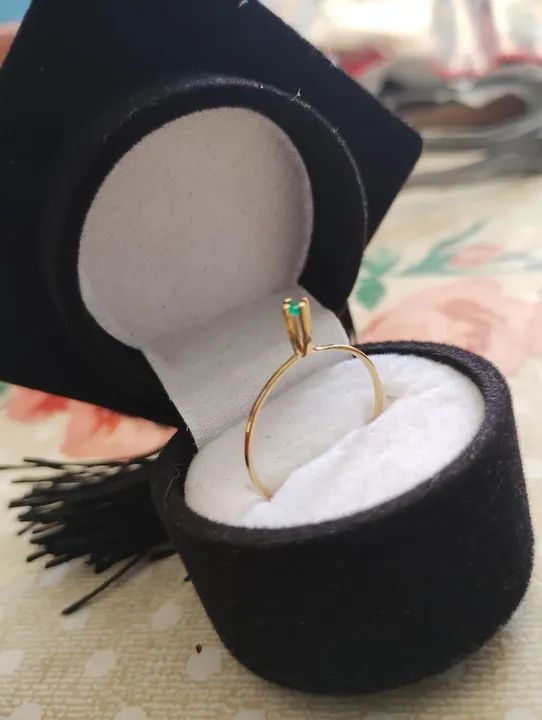 Solitário de ouro18k com esmeralda natural  - Foto 2