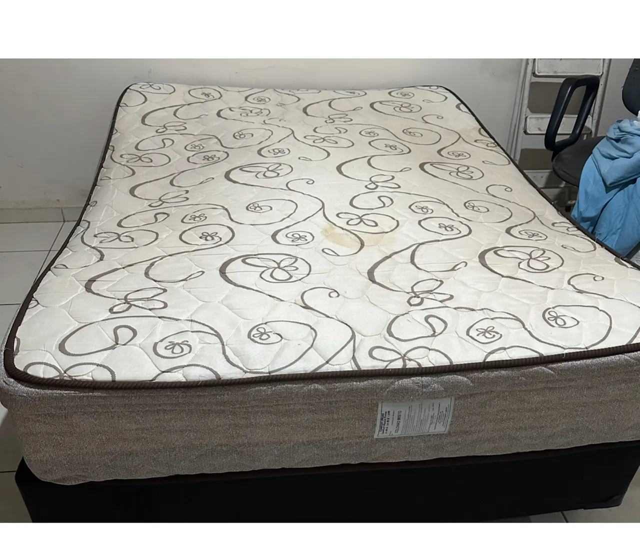 Vendo 2 colchões casal 50,00 cada ( não entrego)