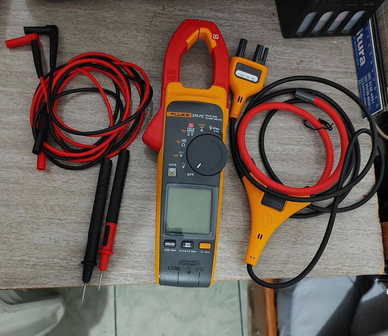 FLUKE-378FC - ALICATE AMPERIMETRO 1000A AC / DC TRMS SEM FIO SEM CONTATO - Foto 3