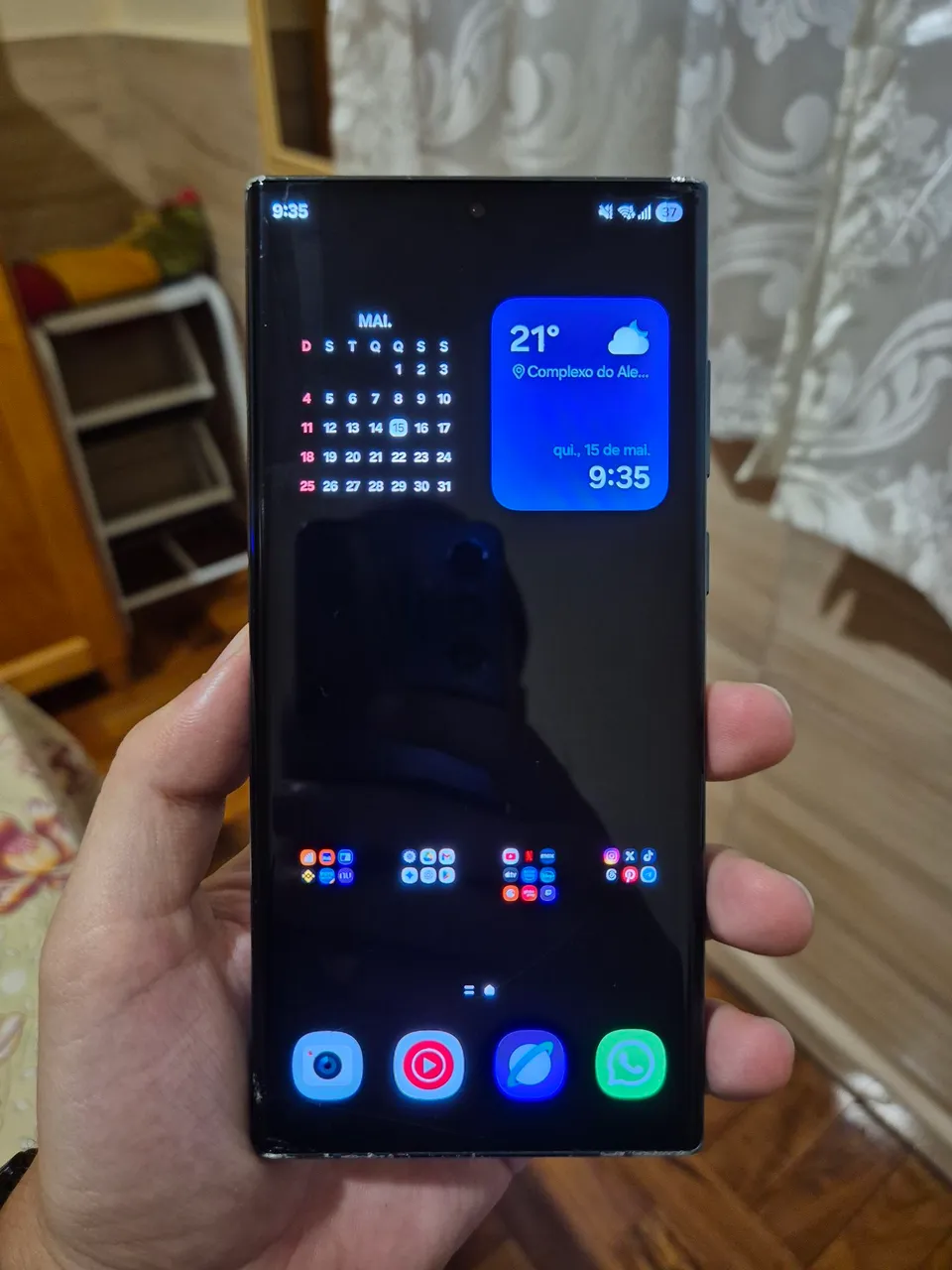 Vendo Galaxy S22 Ultra 256gb com tela e frame trincados e tela verde.